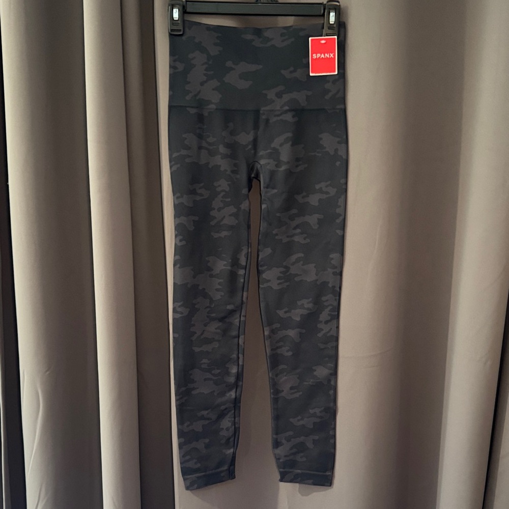 NWT Spanx Look At Me Now Black Camo High-Waist Leggings